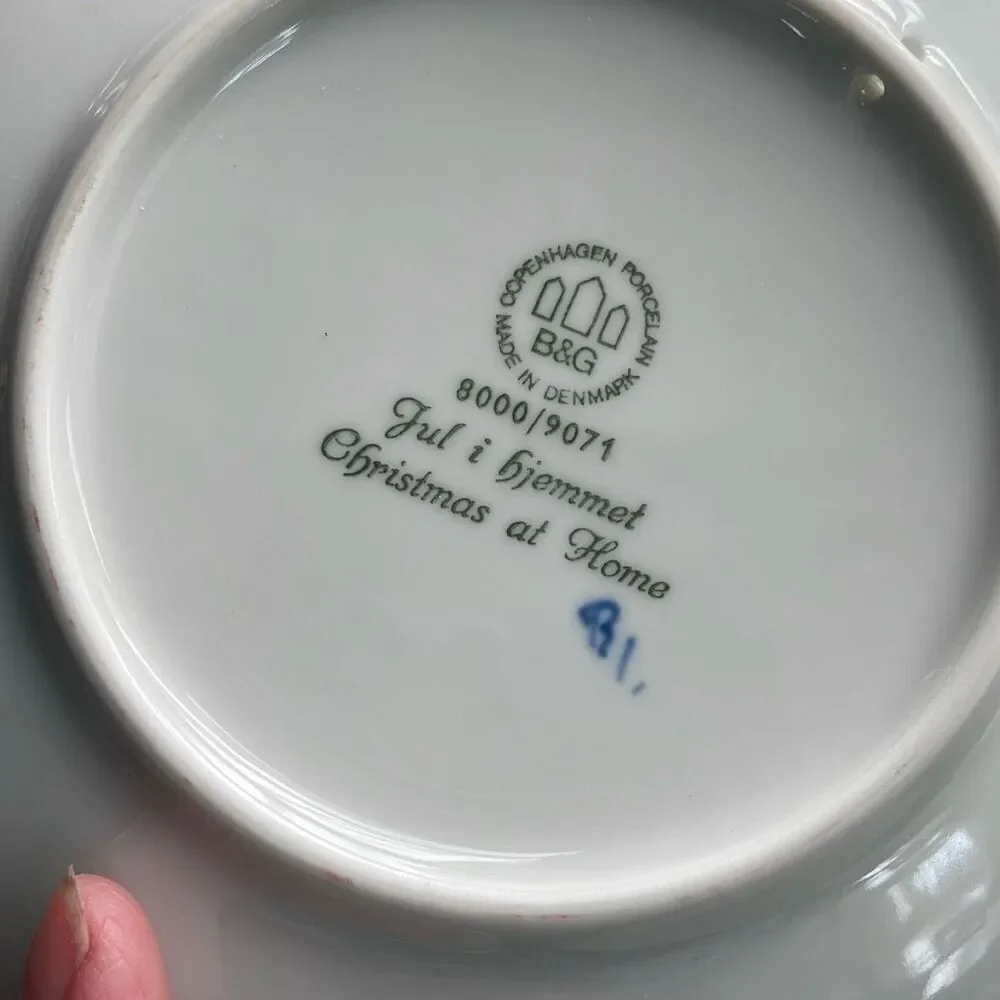 1971 Bing & Grondahl Christmas collector plate “ Christmas at Home” 8000/9071 De